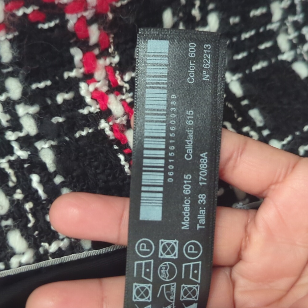 Massimo Dutti Women's Black and Red Plaid Coat - Picture 5 of 13